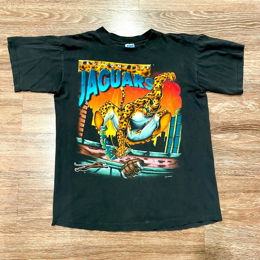 Vintage 90s Jacksonville Jaguars T-Shirt
Size medium